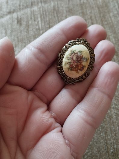 Vintage beautiful brooch.