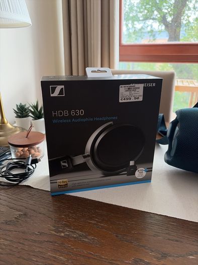 Sennheiser HDB 630 (opened)