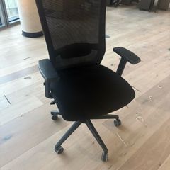 Office task chair