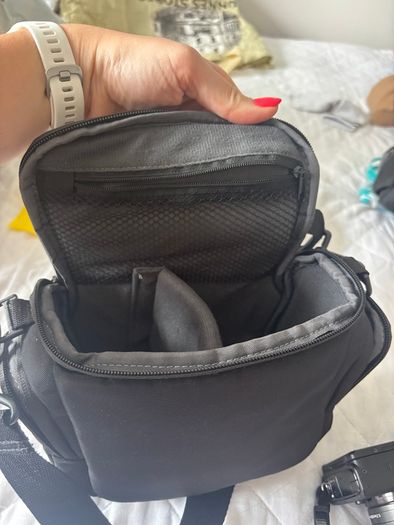 Canon Eos M100, bag and tripod
