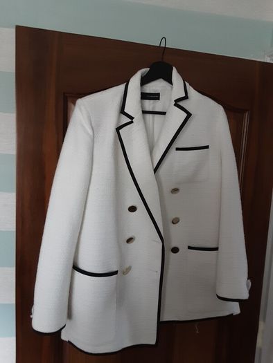 ladies jcream /Black trimmed jacket