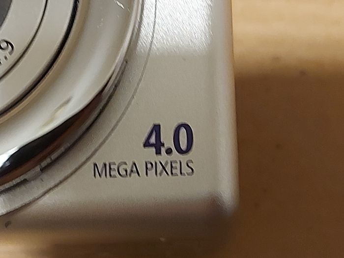 Canon PowerShot A80 Digital Camera, with carry case, working fine and in excellent condition