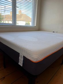 Matress + bed frame