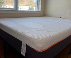 Matress + bed frame