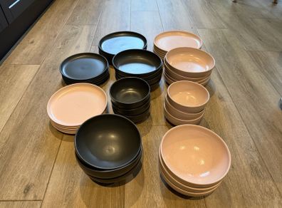 Set of Casafina fine Portuguese stoneware