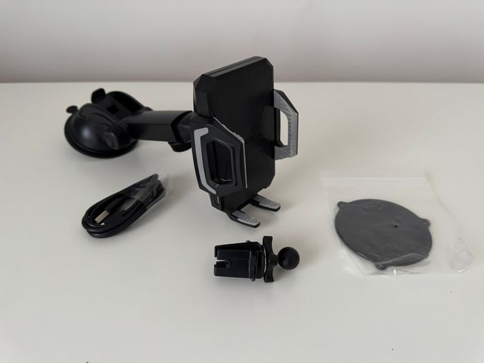 Universal wireless car mobile holder and charger