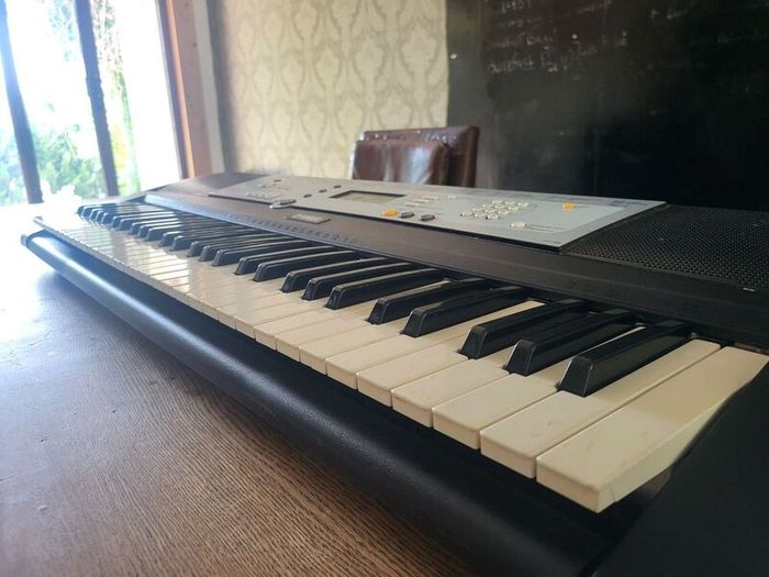 Yamaha YPT-200 Piano Keyboard