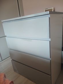 chest of drawers