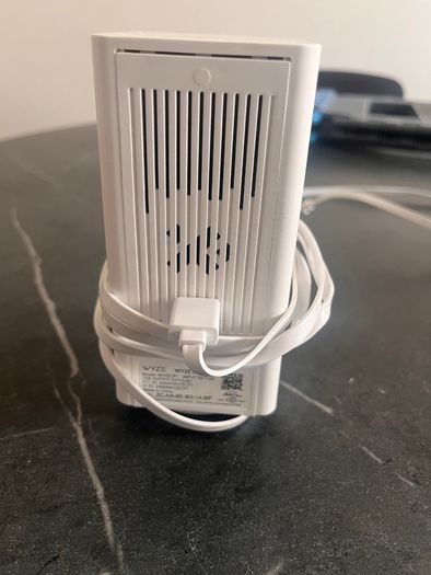 Baby Bath Seat & Wyze Indoor Camera