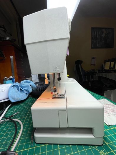 PFAFF Stretch & Jeans Sewing Machine - Just Serviced - Like new!
