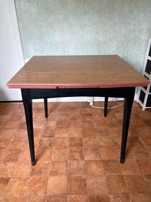Extendable Wooden Table