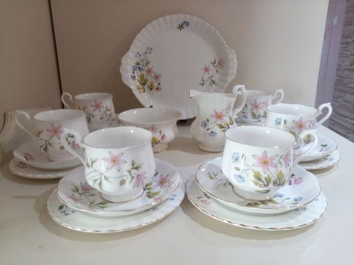 Richmond Bone China 21 piece Tea set 'Wild Anemone'