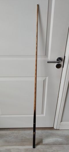 snooker cue with case