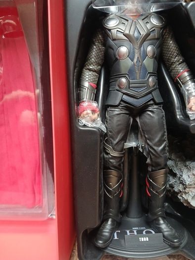 Hot toys Thor mms146 figure
