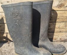 UK 9 Wellington Boots