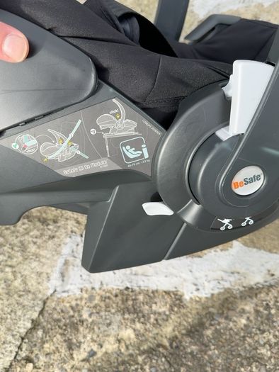 BeSafe iZi Go Modular X1 i-Size Baby Car Seat + ISOFIX Base