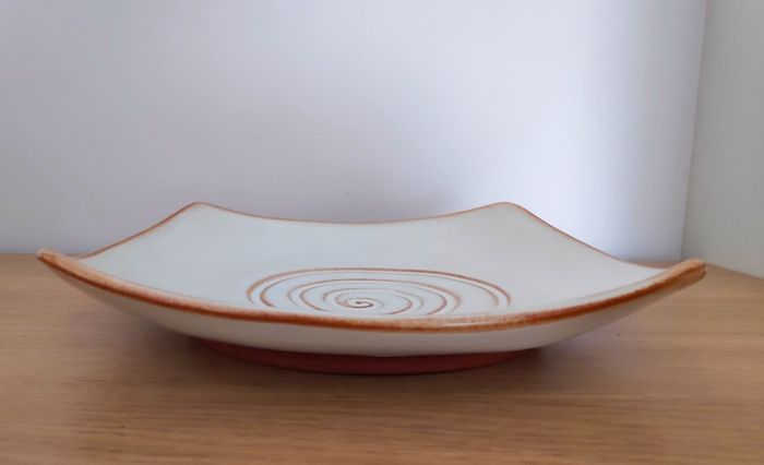 Irish country pottery ceramic serving plate Celtic Swirl pattern