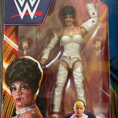 wwe summerslam elite collection Sensational Sherri