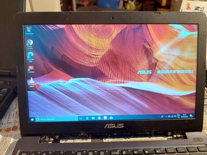 Asus Notebook PC, Model E203N, Intel Celeron CPU N3350, 1.1GHz, 2 GB Ram, 32GB Flash drive, windows 10, microsoft Edge, Chrome and VLC