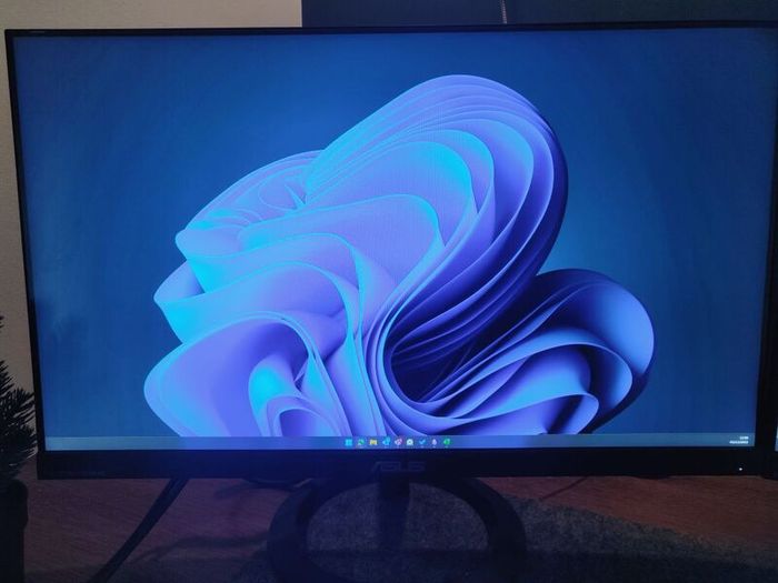 Triple 24" 1440 Asus monitors