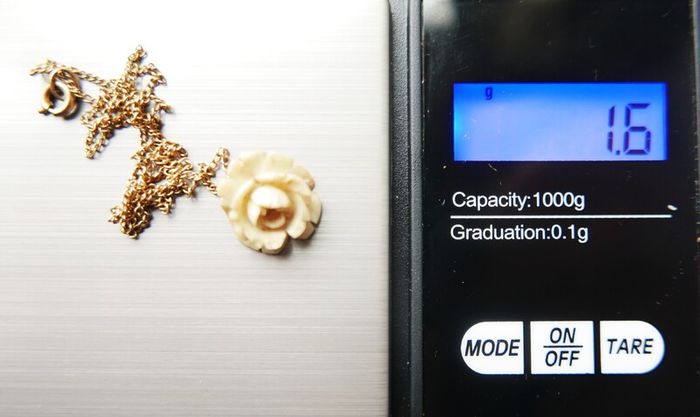 Vintage Dainty Flower Pendant Necklace 1/20 12K Gold Plated . length 16"