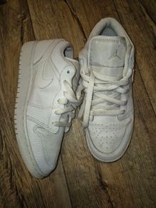 womens Nike air Jordans white