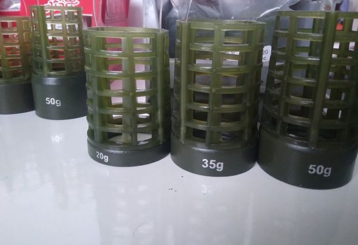Distance feeder baskets