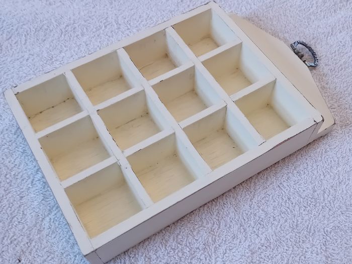 Thimble/trinket holder