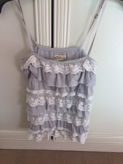 Hollister size L pretty grey top