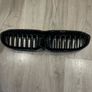 BMW 330e grill Image 4
