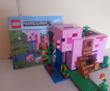 Lego Minecraft Pig house set 21170