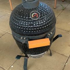 Ceramic lidl egg BBQ unused
