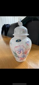 Aynsley "Little Sweetheart " Jar/ Pot