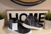 Sneakers ankle-high
