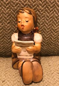 Vintage Hummel figurine (sitting)