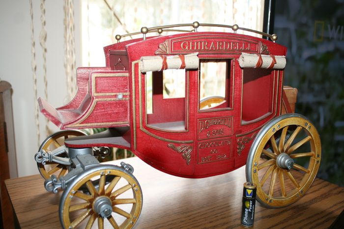 Vintage Ghirardelli Chocolate Stagecoach Carriage Promo Display 13x8.x 6.5