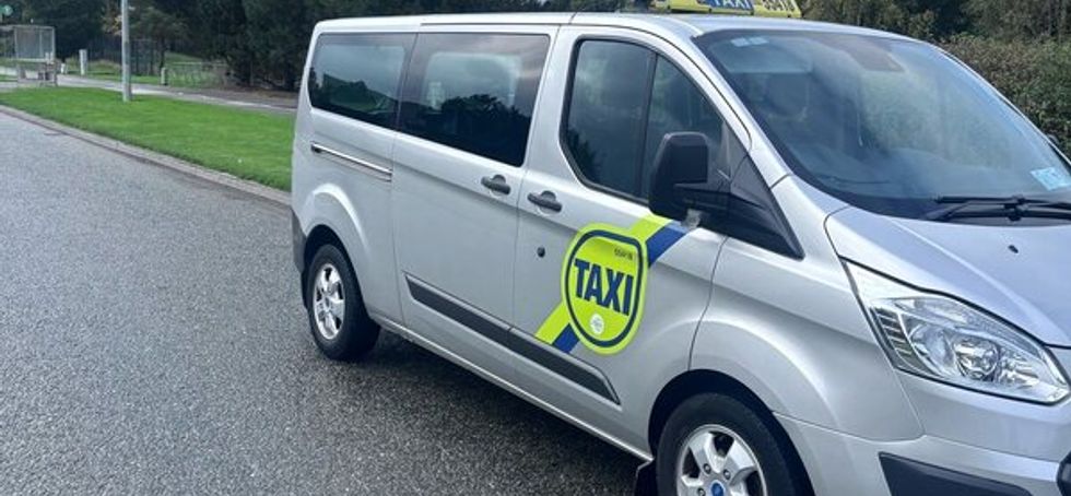 Ford transit custom WAV Taxi 9 seater
