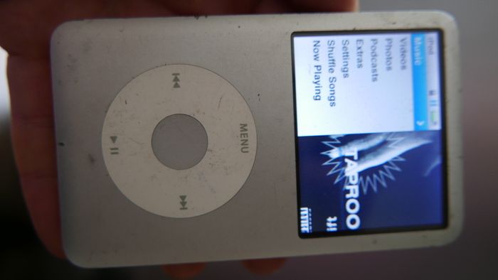 Apple Ipod Classic 5th Generation 80 Gb White The Casing Says 30 Gb But ...