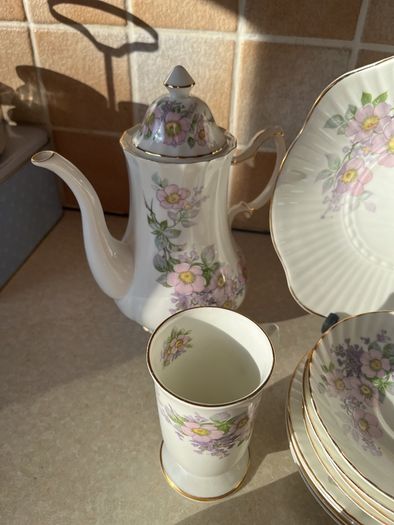 Vintage Royal Tara 21 piece set Irish Blossom in Mint condition