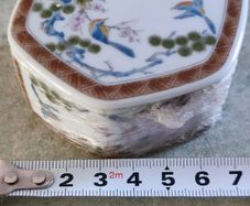 Lovely Japanese trinket dish.