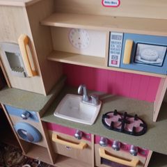 Toy kitchen