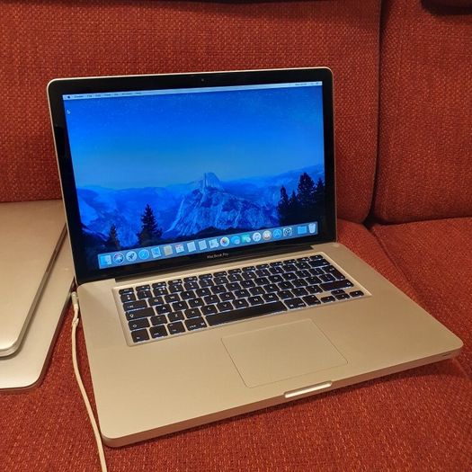 3 Macbook pro Apple laptops - 120 all 3