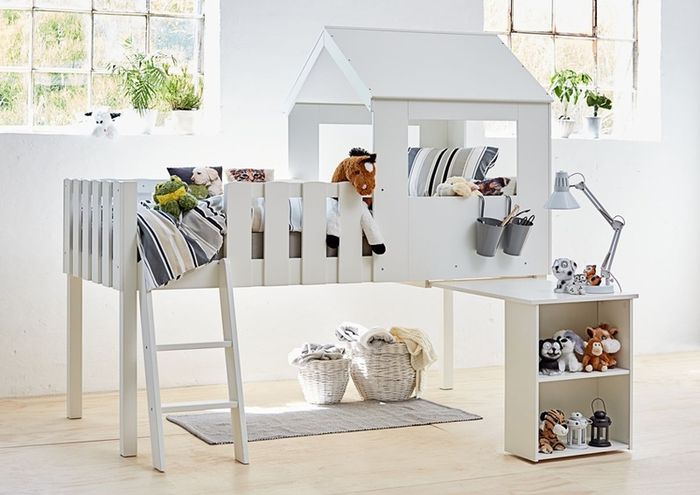 Child's treehouse bed