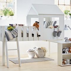 Child's treehouse bed