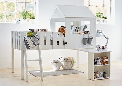 Child's treehouse bed