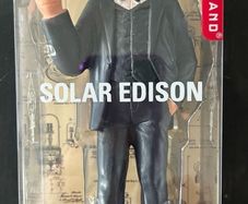 Kikkerland Thomas Edison Figure
