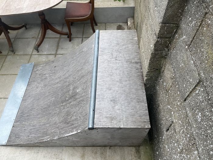 skateboard & scooter ramp
