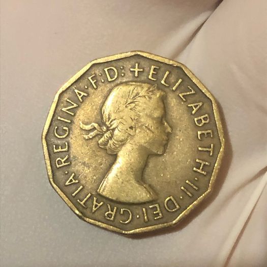 Elizabeth 3 pence x7