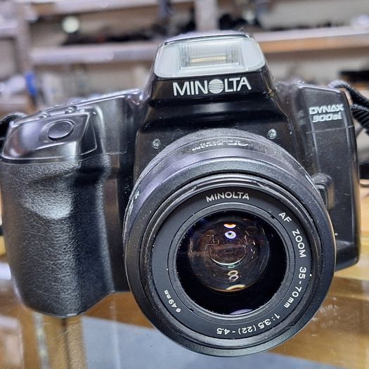 Minolta Dynax 300si 35mm Film Camera with AF Zoom 35-70mm f/3.5-4.5 Lens (Used) - 3-Month Warranty