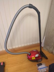 Morphy Richards Compact Bagged Vacuum Cleaner  Model 70090